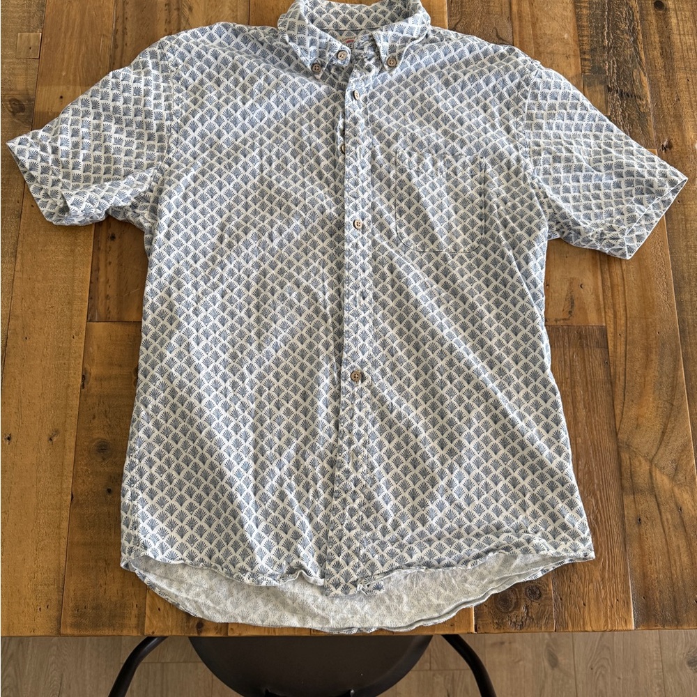 Faherty Blue and White Diamond Pattern Shirt